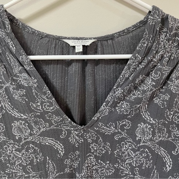 Lucky Brand XS Gray Printed Floers Elastic Sleeve V-Neck Women - Picture 2 of 16